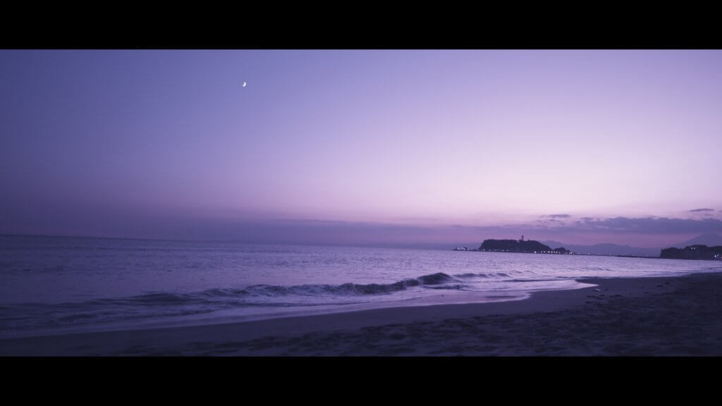 七里ヶ浜の日没と月